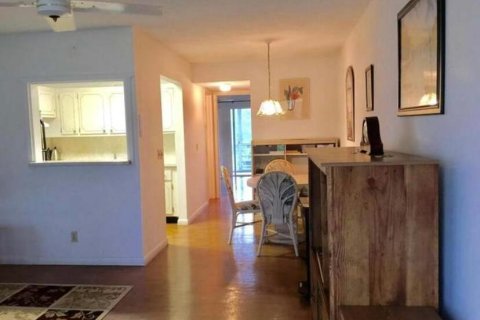 Condo in West Palm Beach, Florida, 1 bedroom  № 913405 - photo 2