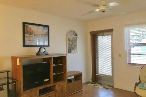 Condo in West Palm Beach, Florida, 1 bedroom  № 913405 - photo 5