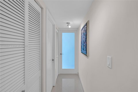 Condo in Miami Beach, Florida, 2 bedrooms  № 911503 - photo 8