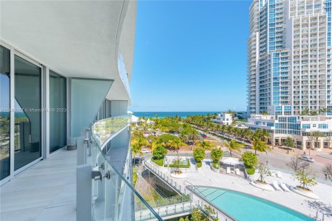 Condo in Miami Beach, Florida, 3 bedrooms  № 1394872 - photo 1