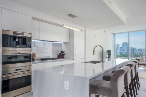 Condo in Miami Beach, Florida, 3 bedrooms  № 1394872 - photo 8