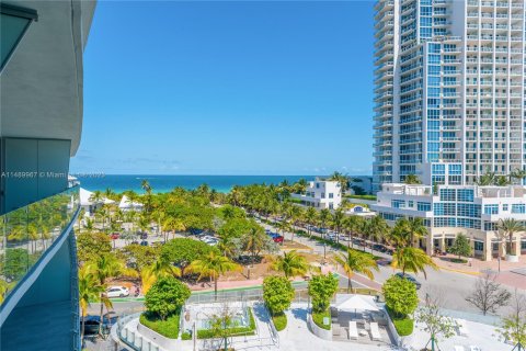 Condo in Miami Beach, Florida, 3 bedrooms  № 1394872 - photo 24