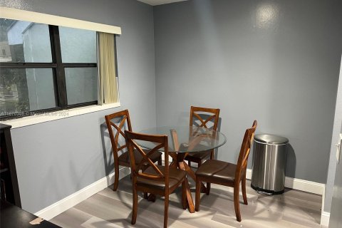 Condo in Sunrise, Florida, 1 bedroom  № 1394774 - photo 6