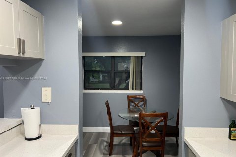 Condo in Sunrise, Florida, 1 bedroom  № 1394774 - photo 5