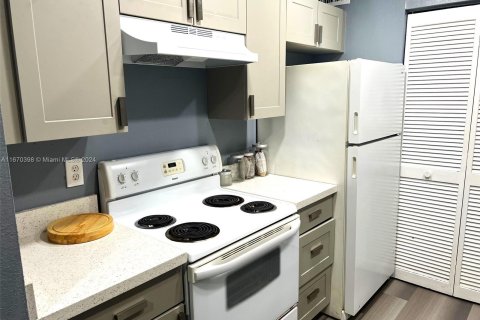 Condo in Sunrise, Florida, 1 bedroom  № 1394774 - photo 3