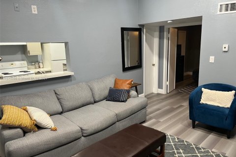 Condo in Sunrise, Florida, 1 bedroom  № 1394774 - photo 7