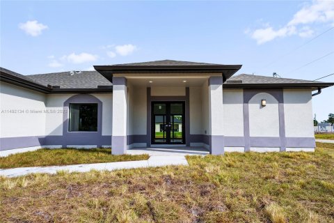 Villa ou maison à vendre à Lehigh Acres, Floride: 3 chambres, 150.5 m2 № 860050 - photo 6