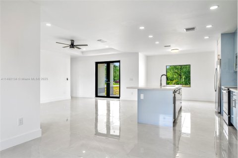 Casa en venta en Lehigh Acres, Florida, 3 dormitorios, 150.5 m2 № 860050 - foto 3