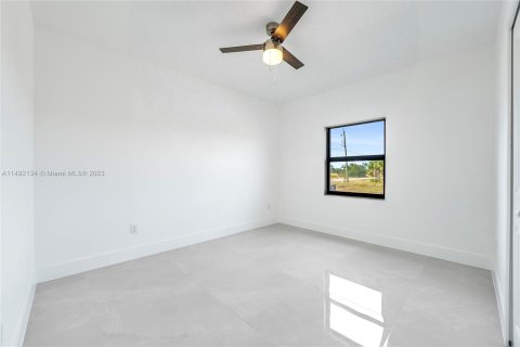 Casa en venta en Lehigh Acres, Florida, 3 dormitorios, 150.5 m2 № 860050 - foto 25
