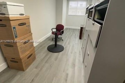 Office in Miami Lakes, Florida № 581340 - photo 6