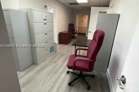 Office in Miami Lakes, Florida № 581340 - photo 1