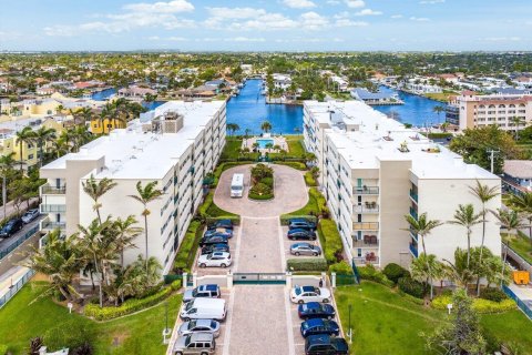 Condominio en venta en Hillsboro Beach, Florida, 2 dormitorios, 106.84 m2 № 1116803 - foto 1