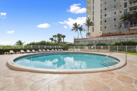 Condominio en venta en Riviera Beach, Florida, 2 dormitorios, 113.25 m2 № 1116842 - foto 10