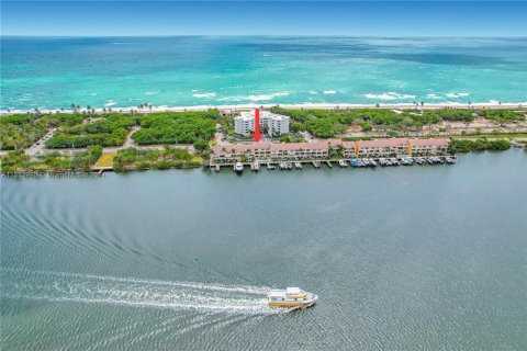 Adosado en venta en Hollywood, Florida, 3 dormitorios, 174.38 m2 № 1159193 - foto 2