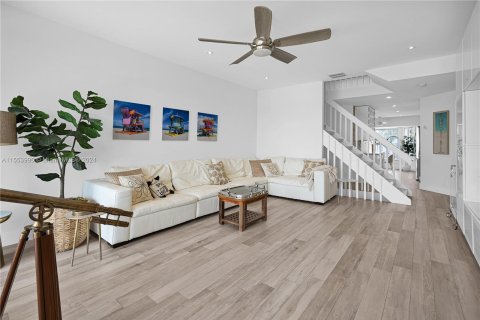 Adosado en venta en Hollywood, Florida, 3 dormitorios, 174.38 m2 № 1159193 - foto 14