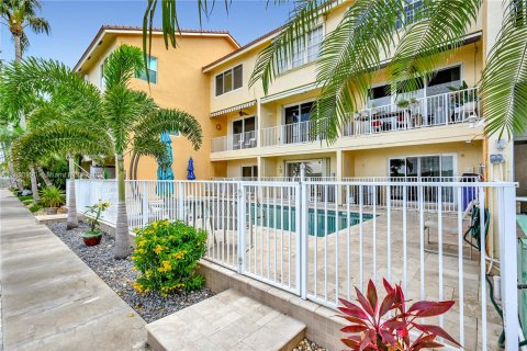 Adosado en venta en Hollywood, Florida, 3 dormitorios, 174.38 m2 № 1159193 - foto 6