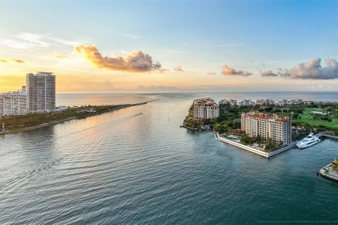 Condo in Miami Beach, Florida, 4 bedrooms  № 1159192 - photo 24