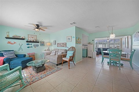 House in Port Charlotte, Florida 2 bedrooms, 140.47 sq.m. № 1430327 - photo 4