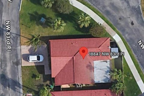 House in Hialeah, Florida 3 bedrooms, 126.07 sq.m. № 1333311 - photo 15