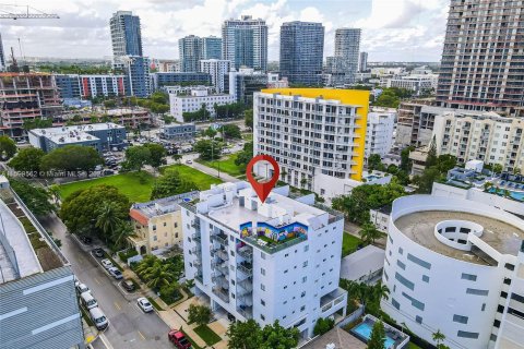 Condo in Miami, Florida, 2 bedrooms  № 1209478 - photo 1