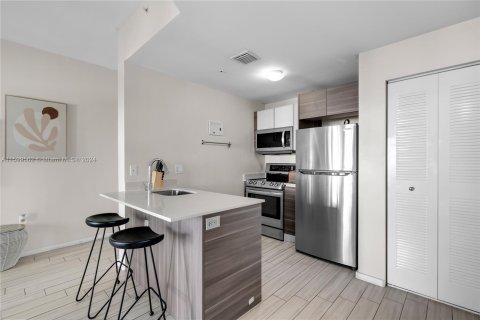 Condo in Miami, Florida, 2 bedrooms  № 1209478 - photo 10