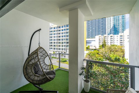 Condo in Miami, Florida, 2 bedrooms  № 1209478 - photo 20