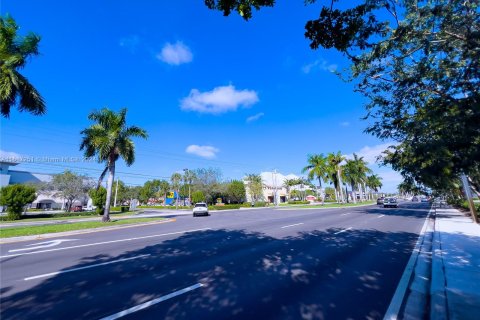 Immobilier commercial à vendre à Sweetwater, Floride № 986525 - photo 1