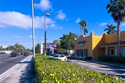 Immobilier commercial à vendre à Sweetwater, Floride № 986525 - photo 6