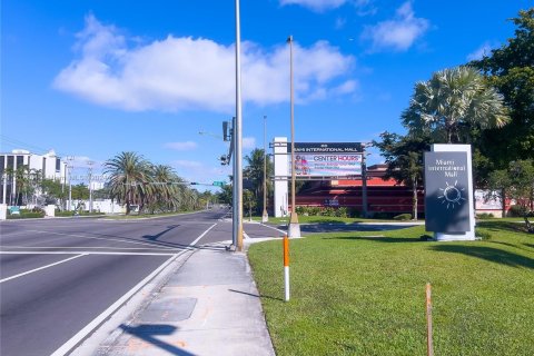 Immobilier commercial à vendre à Sweetwater, Floride № 986525 - photo 5