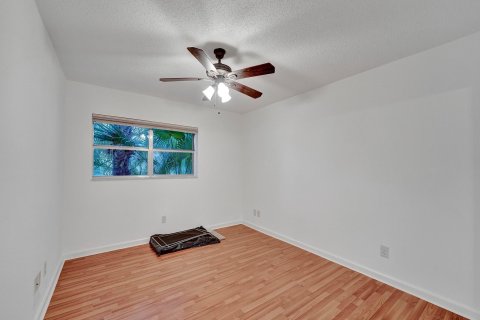 Condo in Oakland Park, Florida, 2 bedrooms  № 954566 - photo 17