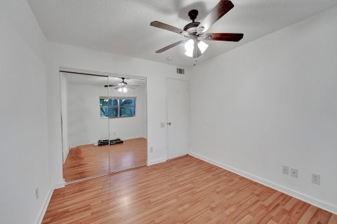 Condo in Oakland Park, Florida, 2 bedrooms  № 954566 - photo 20