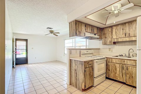 Copropriété à vendre à New Port Richey, Floride: 2 chambres, 76.64 m2 № 1256071 - photo 13