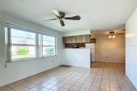 Condo in New Port Richey, Florida, 2 bedrooms  № 1256071 - photo 9