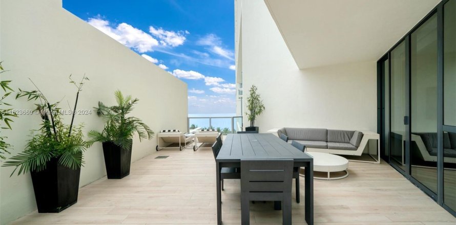 Condominio en Miami Beach, Florida, 2 dormitorios  № 1270587