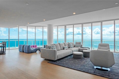 Condominio en venta en Miami Beach, Florida, 5 dormitorios, 406.73 m2 № 1270590 - foto 1