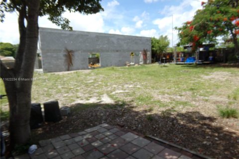 Commercial property in Miami, Florida № 1270540 - photo 4