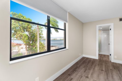 Condominio en venta en Oakland Park, Florida, 2 dormitorios, 85.47 m2 № 1007692 - foto 21