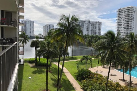 Condo in Aventura, Florida, 1 bedroom  № 1370904 - photo 7