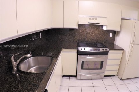 Condo in Aventura, Florida, 1 bedroom  № 1370904 - photo 11