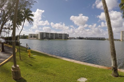 Condominio en venta en Aventura, Florida, 1 dormitorio, 85.28 m2 № 1370904 - foto 29