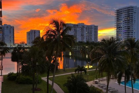 Condo in Aventura, Florida, 1 bedroom  № 1370904 - photo 8