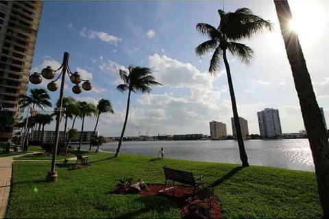 Condo in Aventura, Florida, 1 bedroom  № 1370904 - photo 26