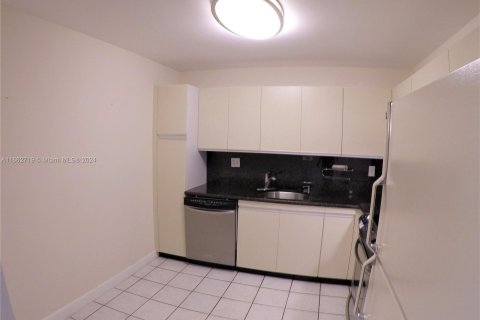 Condo in Aventura, Florida, 1 bedroom  № 1370904 - photo 12