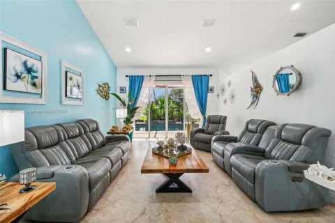 Casa en venta en Pembroke Pines, Florida, 4 dormitorios, 223.8 m2 № 1289004 - foto 22