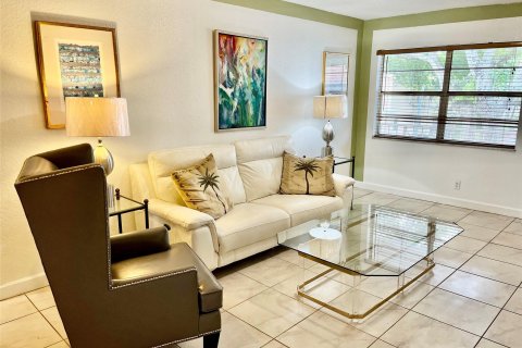 Condominio en alquiler en Wilton Manors, Florida, 2 dormitorios, 78.6 m2 № 810569 - foto 9