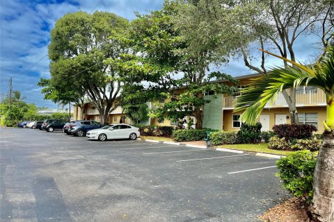 Copropriété à louer à Wilton Manors, Floride: 2 chambres, 78.6 m2 № 810569 - photo 3