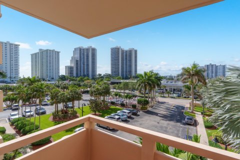 Condominio en venta en Fort Lauderdale, Florida, 1 dormitorio, 74.32 m2 № 1103623 - foto 10