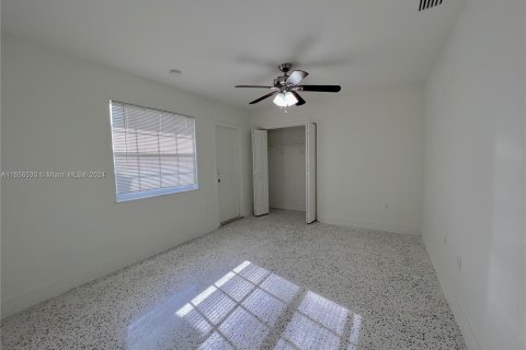 Villa ou maison à louer à Miami, Floride: 2 chambres, 218.78 m2 № 1356935 - photo 5