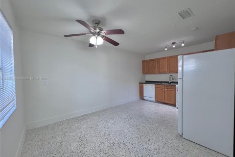 Casa en alquiler en Miami, Florida, 2 dormitorios, 218.78 m2 № 1356935 - foto 2