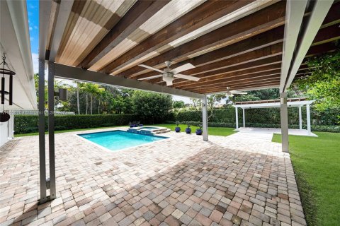 Villa ou maison à louer à Miami, Floride: 2 chambres, 141.58 m2 № 1356937 - photo 3